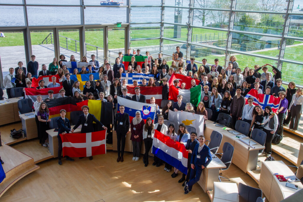 Gruppenfoto der Sitzungsteilnehmenden
